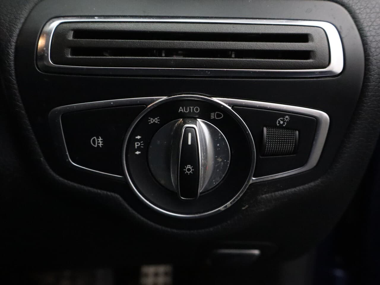 Mercedes-Benz C Class 1.5 C200 MHEV EQ Boost AMG Line — image 34
