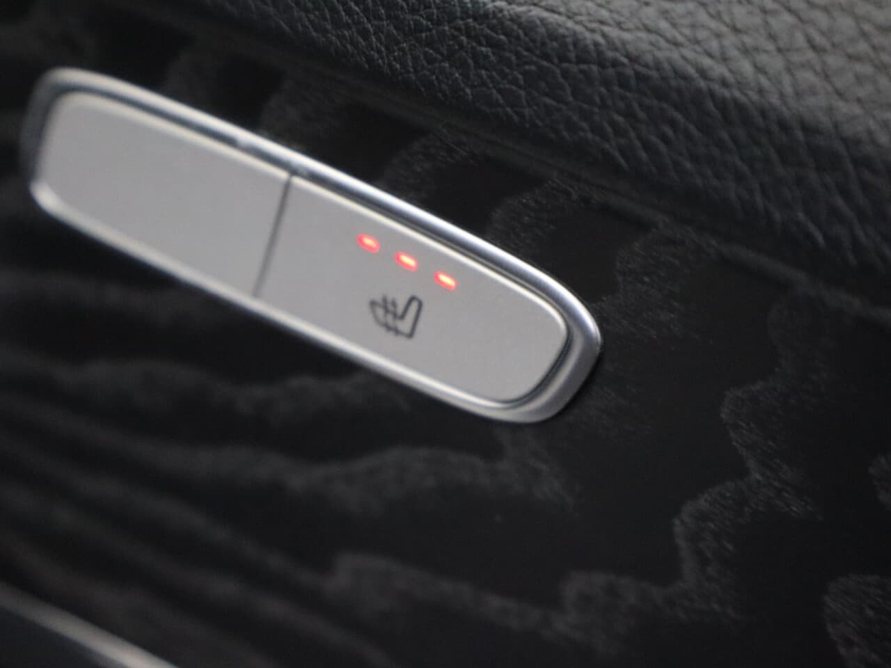 Mercedes-Benz C Class 1.5 C200 MHEV EQ Boost AMG Line — image 44