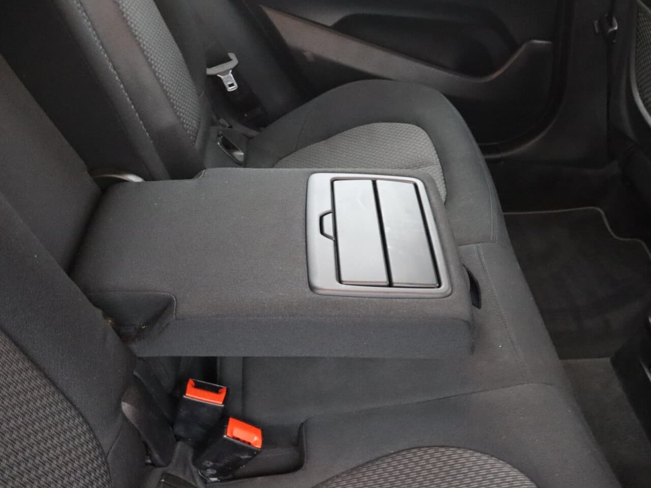 BMW X2 1.5 18i SE — image 38