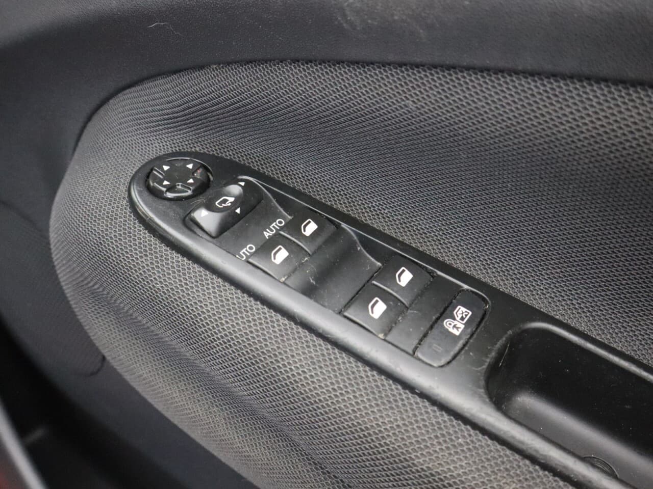 Citroen C3 Picasso 1.6 BlueHDi Platinum — image 38