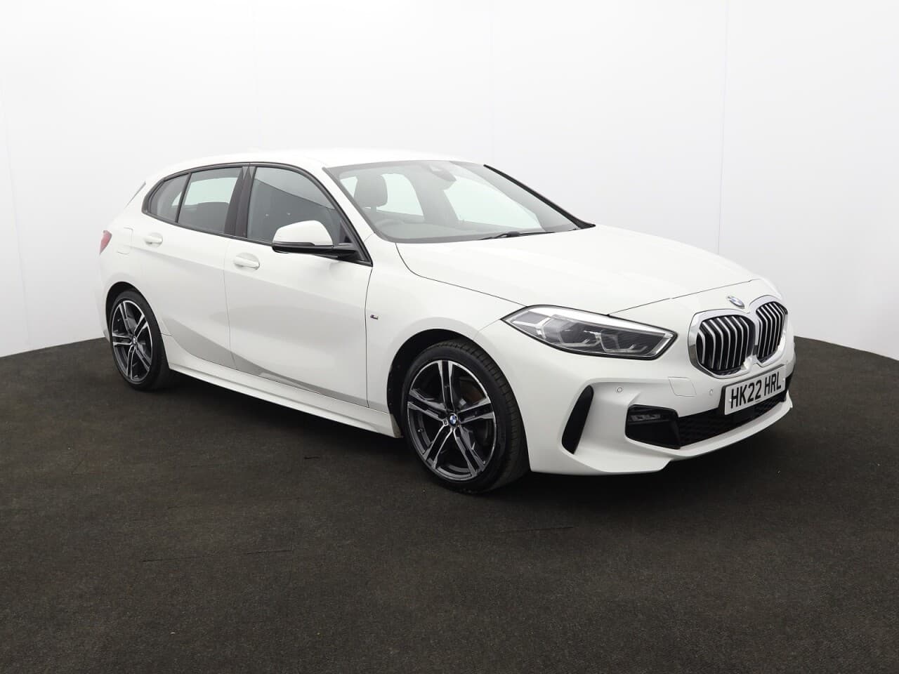 BMW 1 Series 1.5 118i M Sport (LCP) view 1