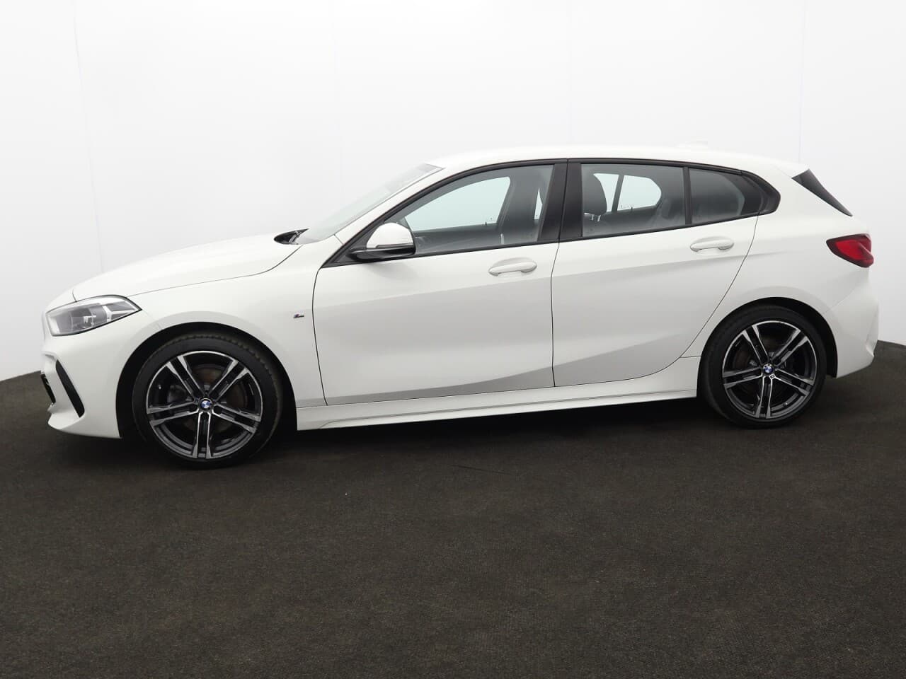 BMW 1 Series 1.5 118i M Sport (LCP) — image 6