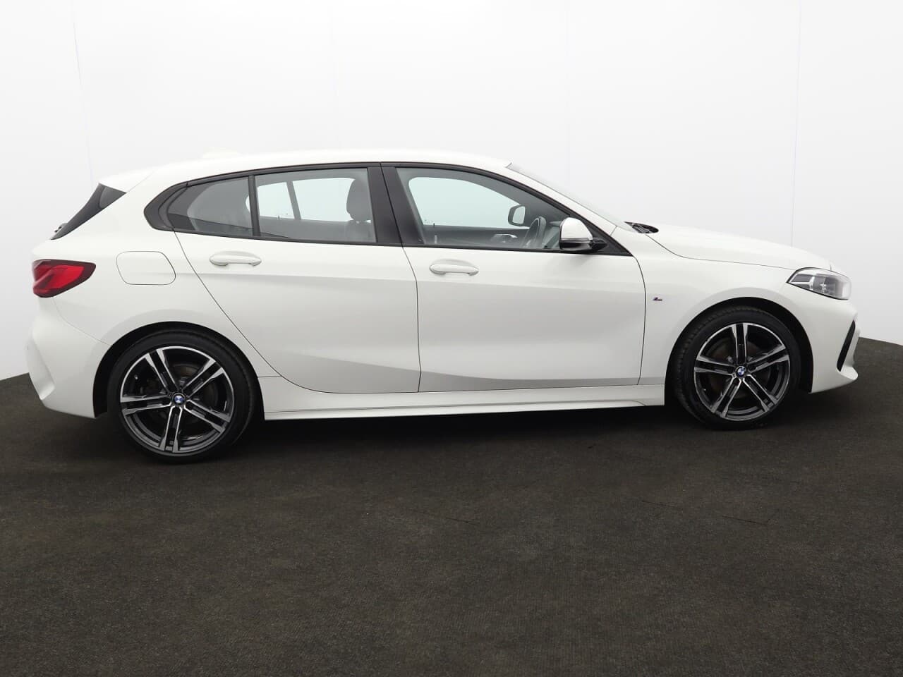 BMW 1 Series 1.5 118i M Sport (LCP) — image 11