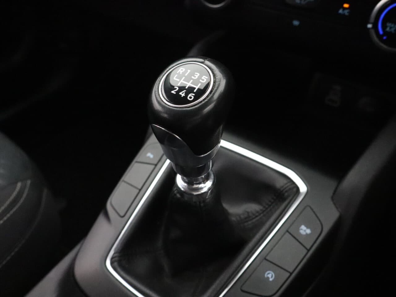 Ford Kuga 1.5T EcoBoost Zetec — image 24