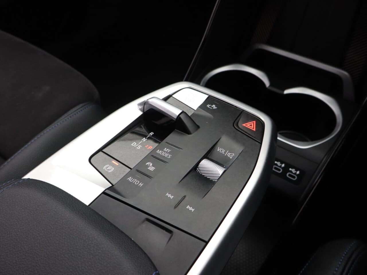 BMW X1 1.5 30e 16.3kWh M Sport — image 23