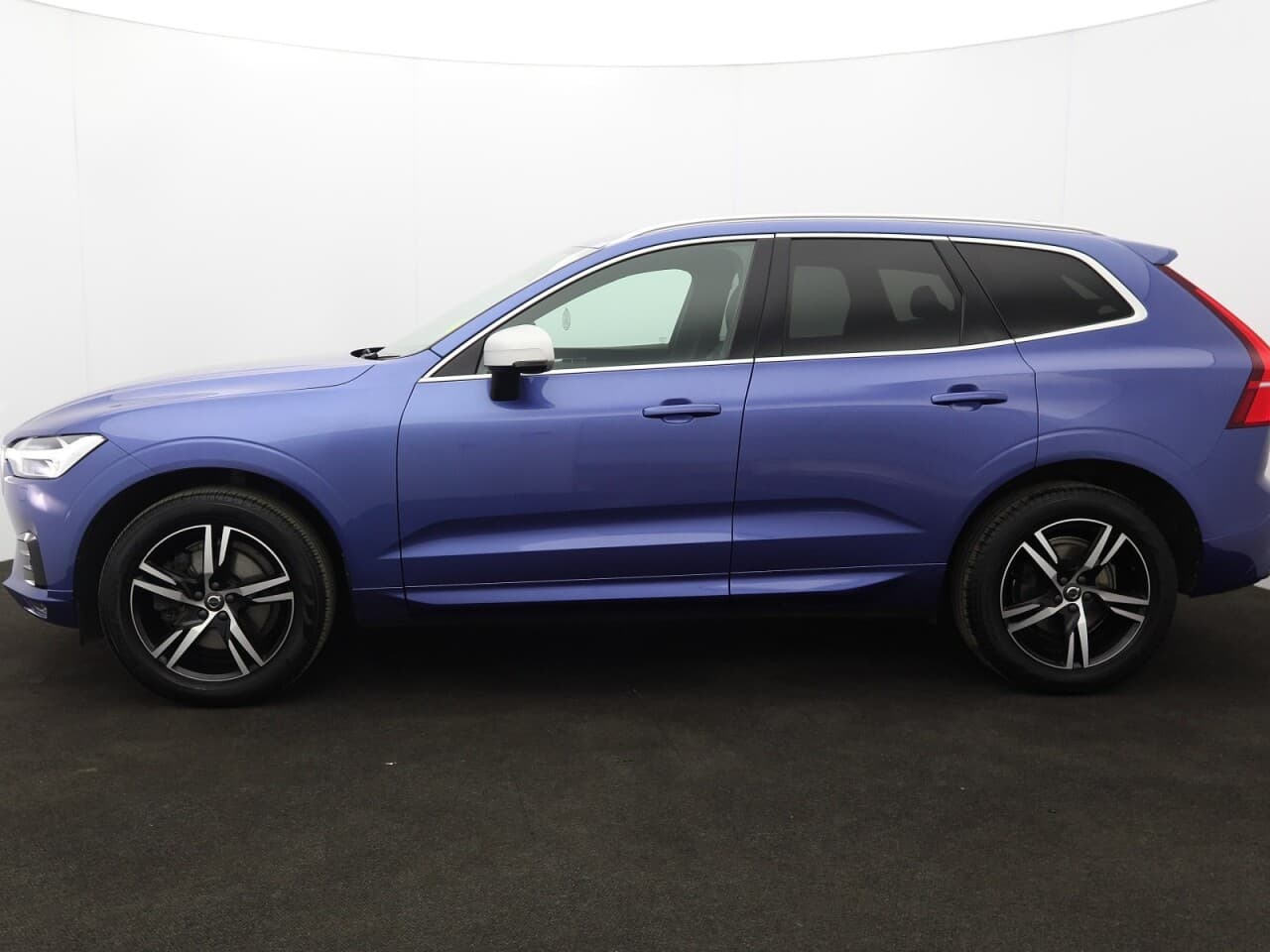 Volvo XC60 2.0 D4 R-Design — image 6