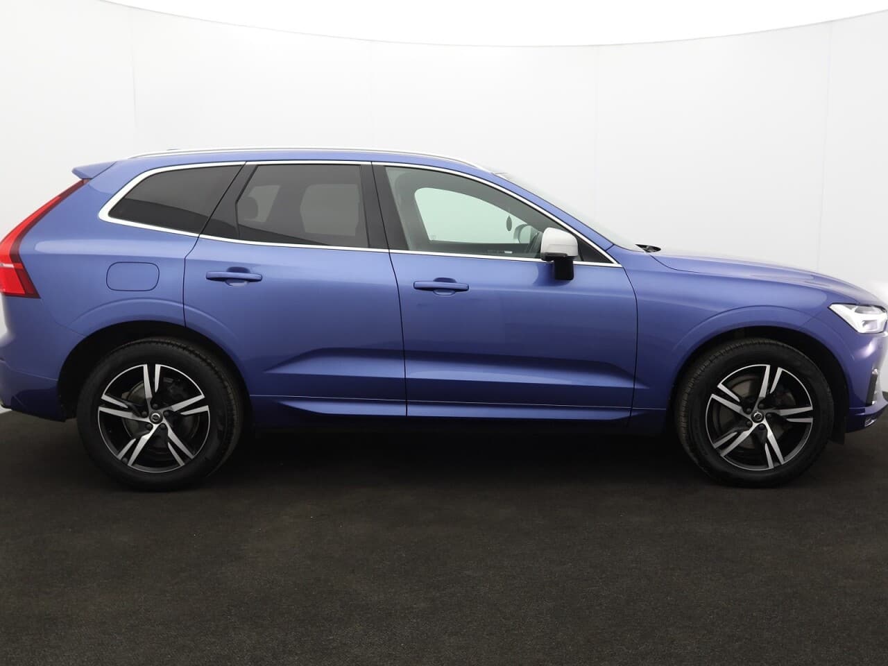 Volvo XC60 2.0 D4 R-Design — image 11