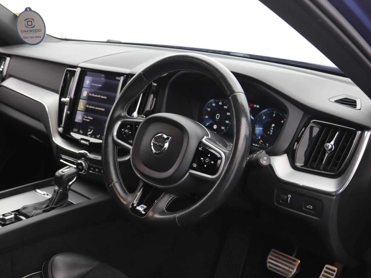 Volvo XC60 2.0 D4 R-Design — image 13