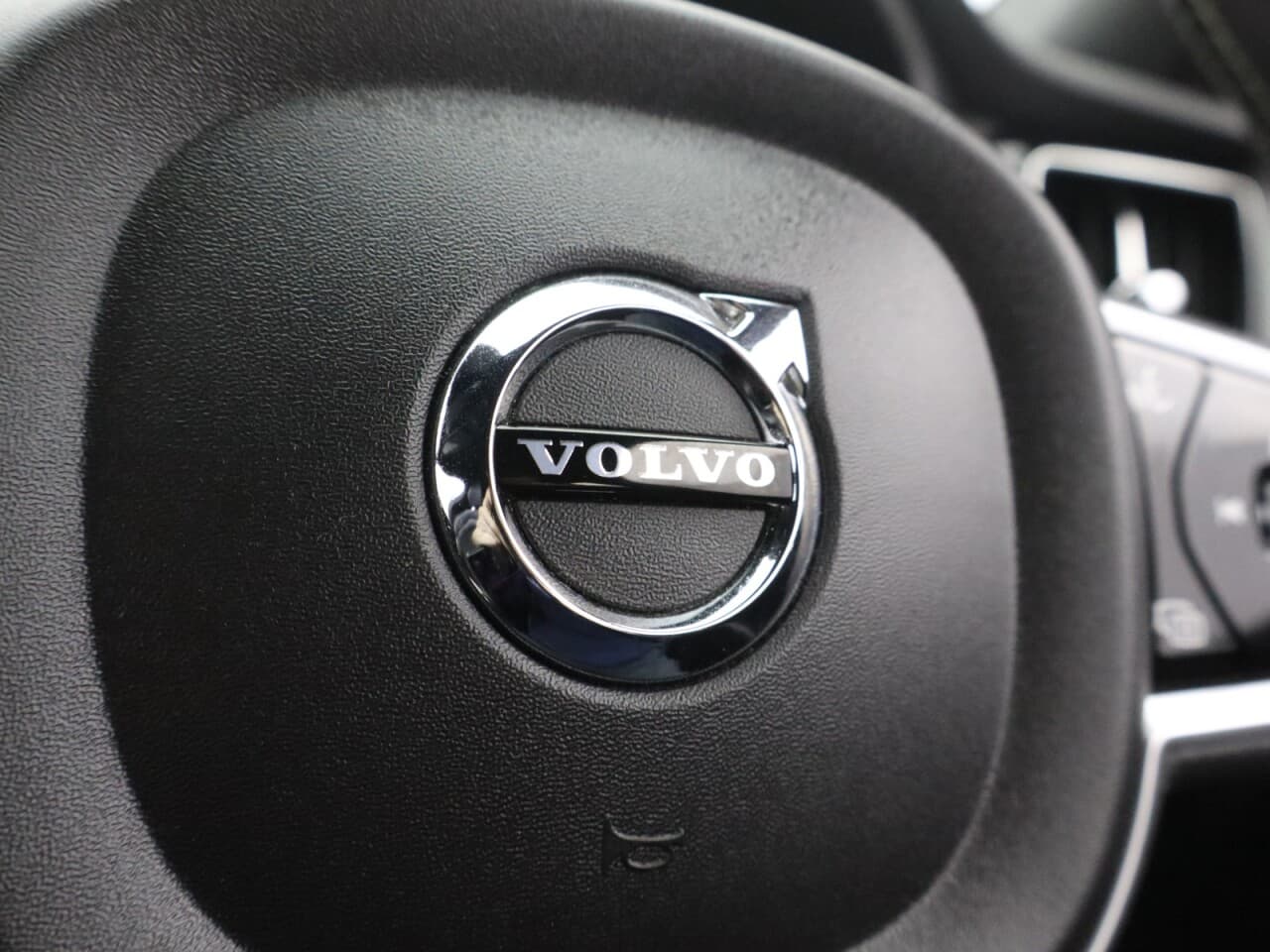 Volvo XC60 2.0 D4 R-Design — image 20