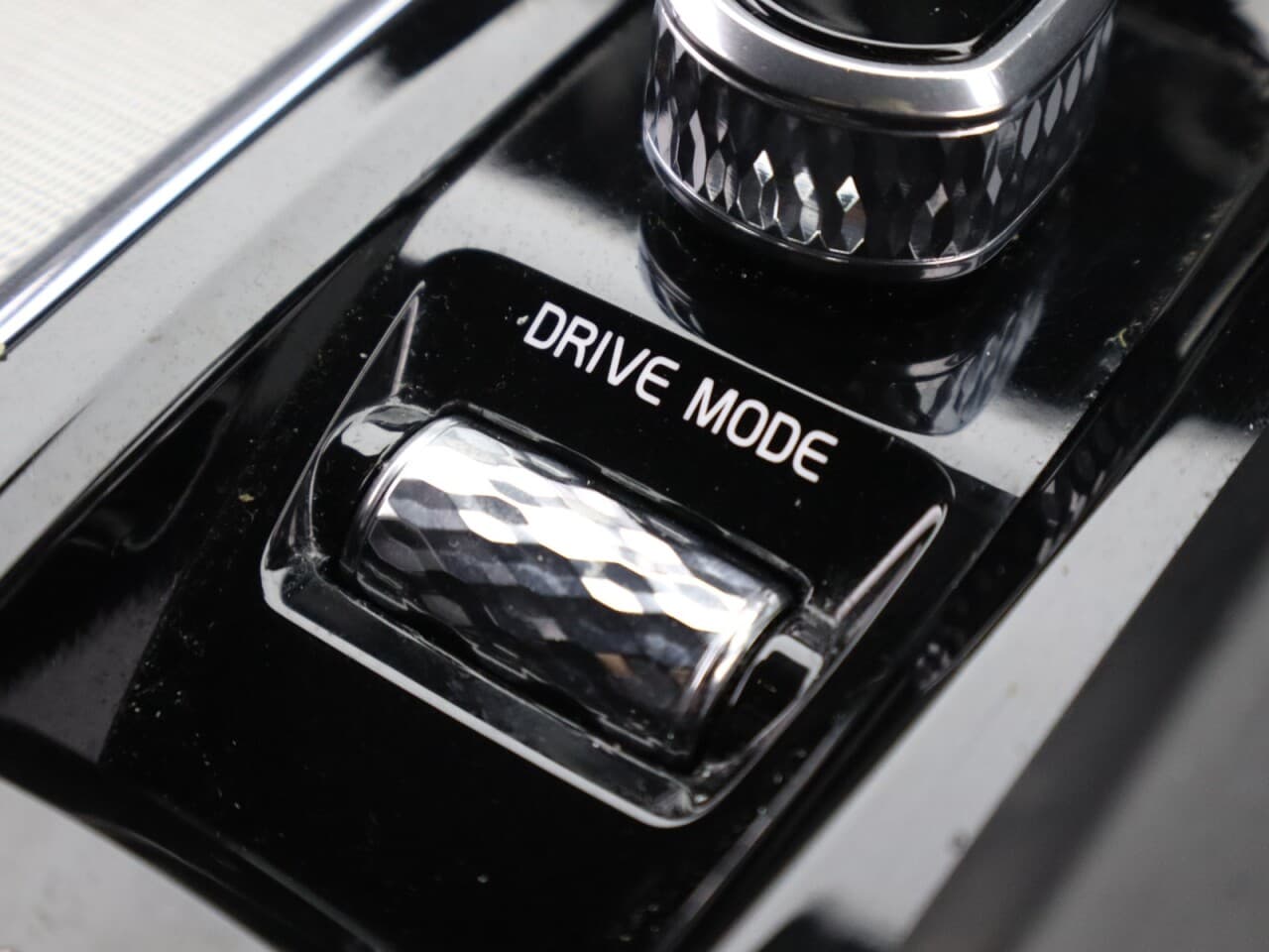 Volvo XC60 2.0 D4 R-Design — image 28