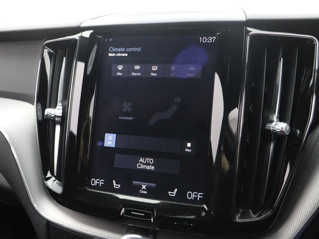 Volvo XC60 2.0 D4 R-Design — image 34