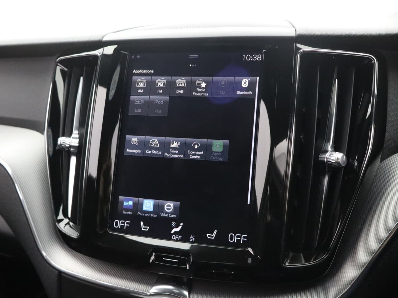 Volvo XC60 2.0 D4 R-Design — image 36
