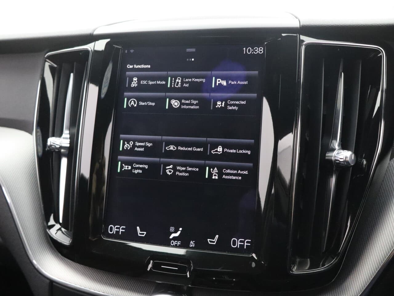 Volvo XC60 2.0 D4 R-Design — image 37