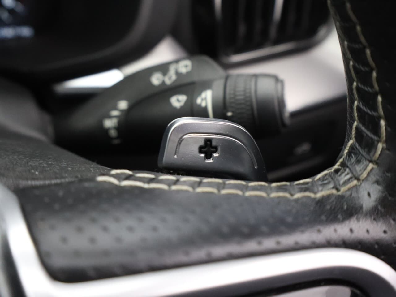 Volvo XC60 2.0 D4 R-Design — image 39