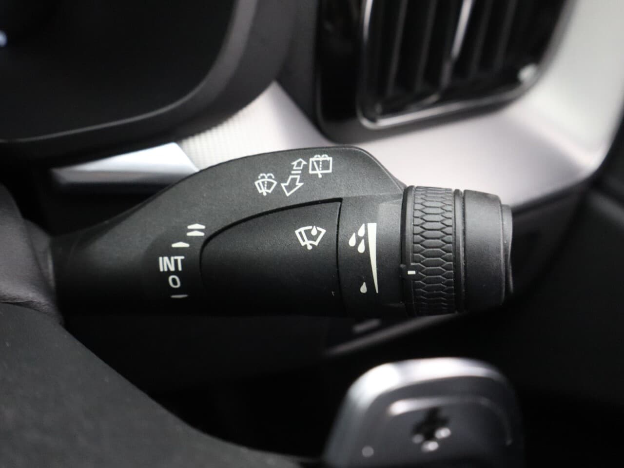 Volvo XC60 2.0 D4 R-Design — image 41