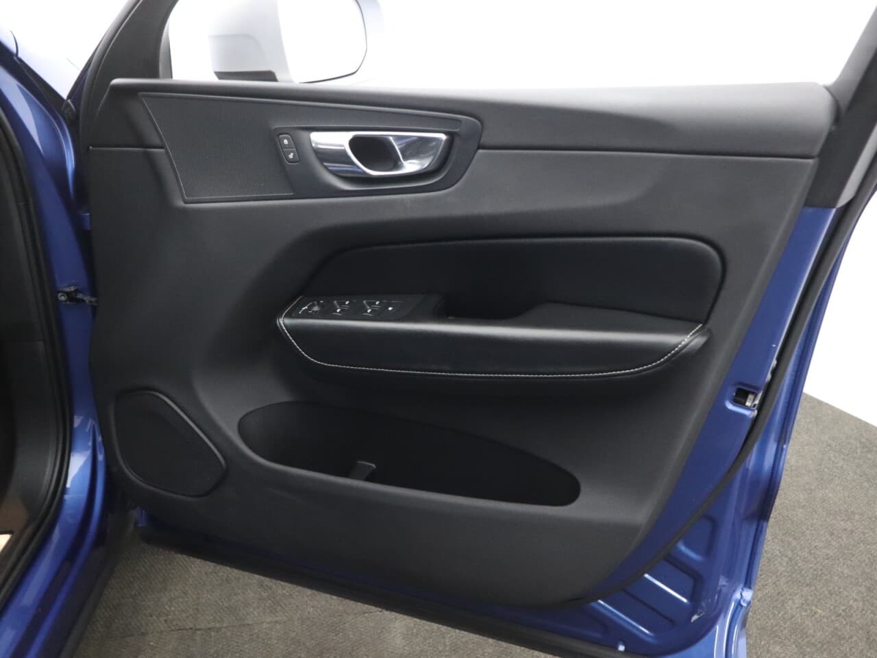 Volvo XC60 2.0 D4 R-Design — image 48