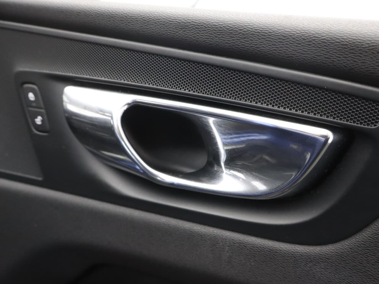 Volvo XC60 2.0 D4 R-Design — image 51