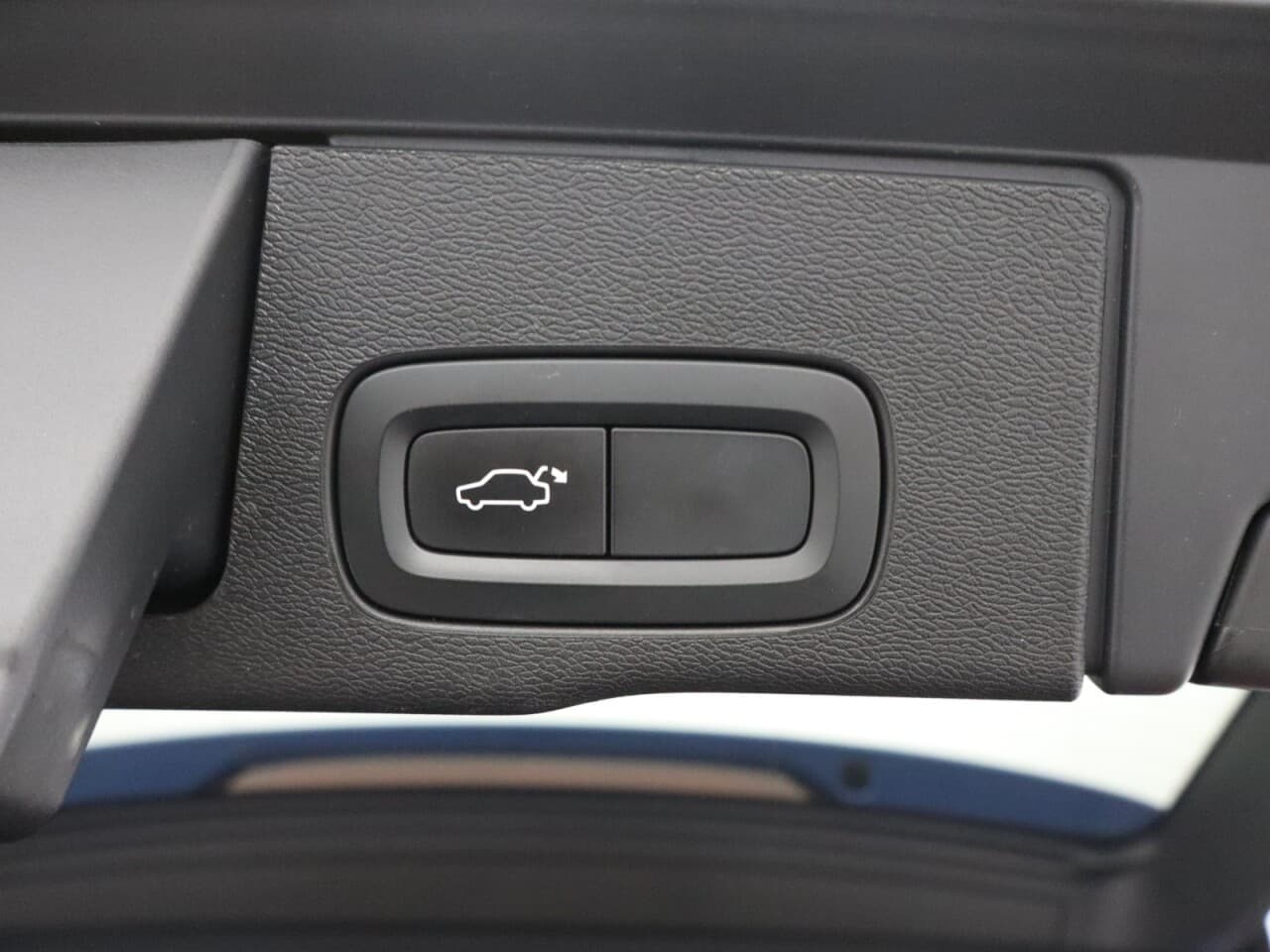 Volvo XC60 2.0 D4 R-Design — image 47