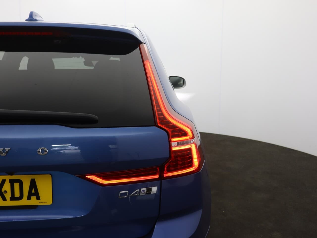 Volvo XC60 2.0 D4 R-Design — image 59