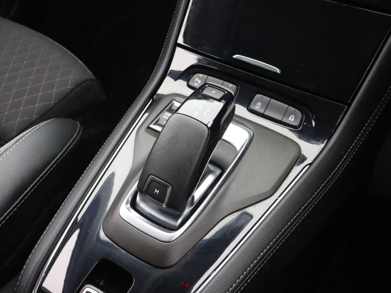 Vauxhall Grandland X 1.2 Turbo Elite — image 23