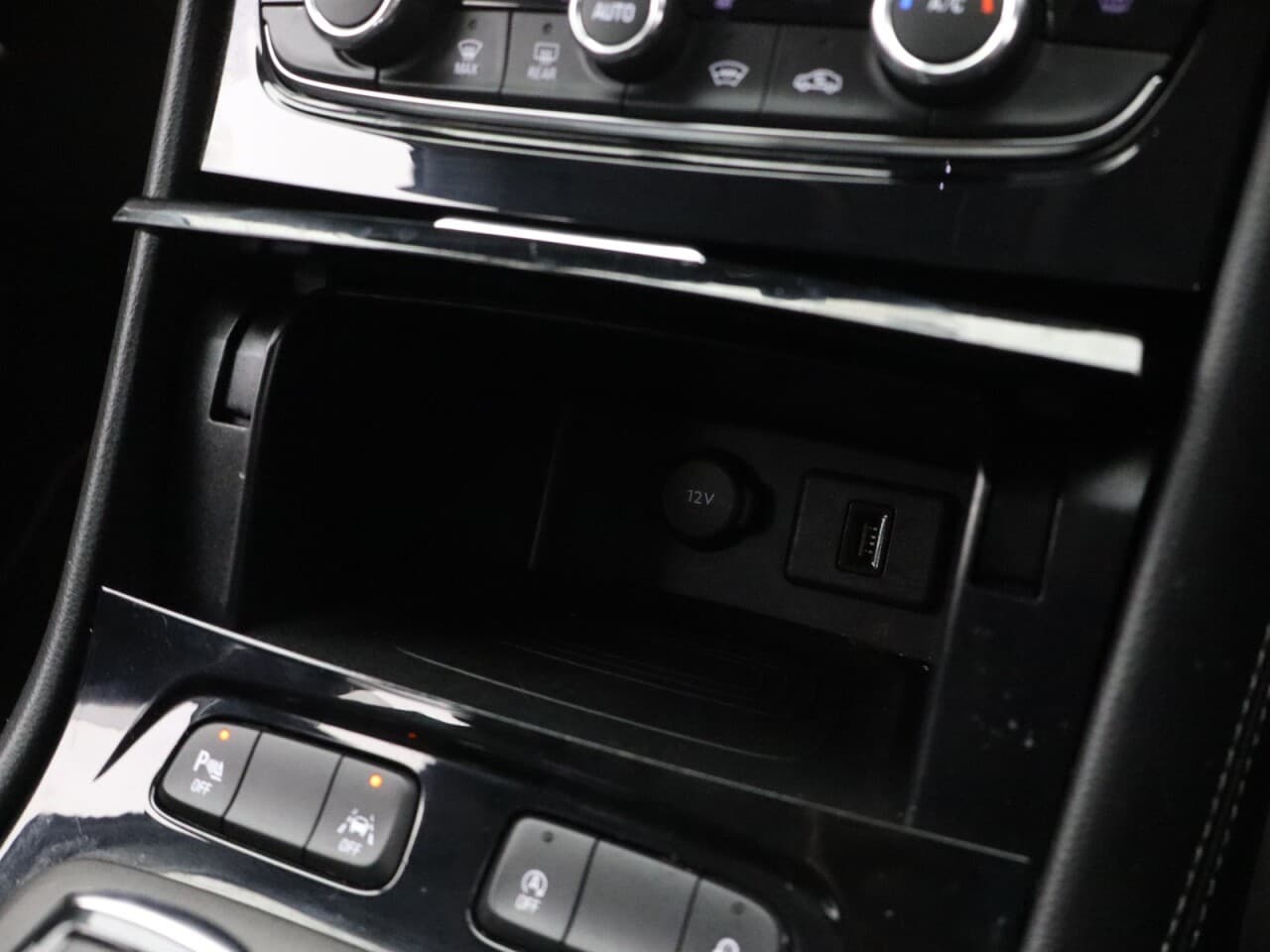 Vauxhall Grandland X 1.2 Turbo Elite — image 32