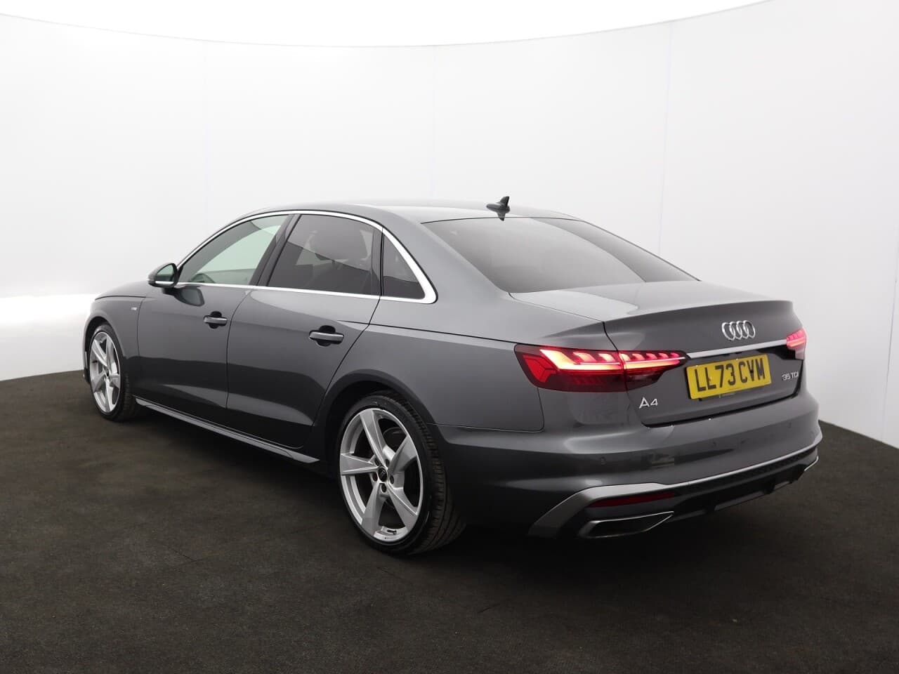 Audi A4 2.0 TDI 35 S line — image 8