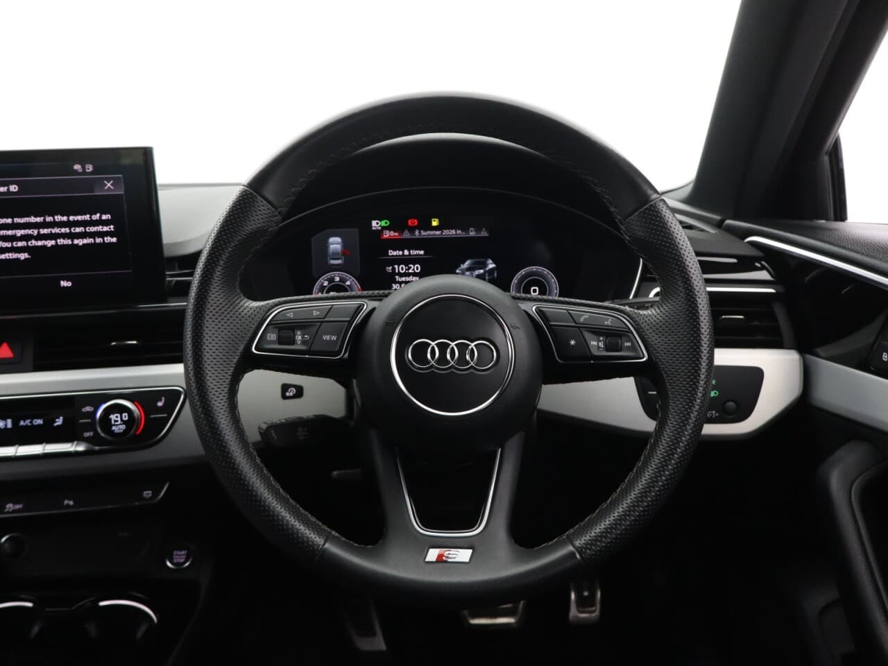 Audi A4 2.0 TDI 35 S line — image 16