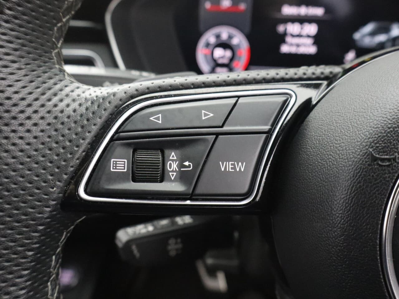Audi A4 2.0 TDI 35 S line — image 17