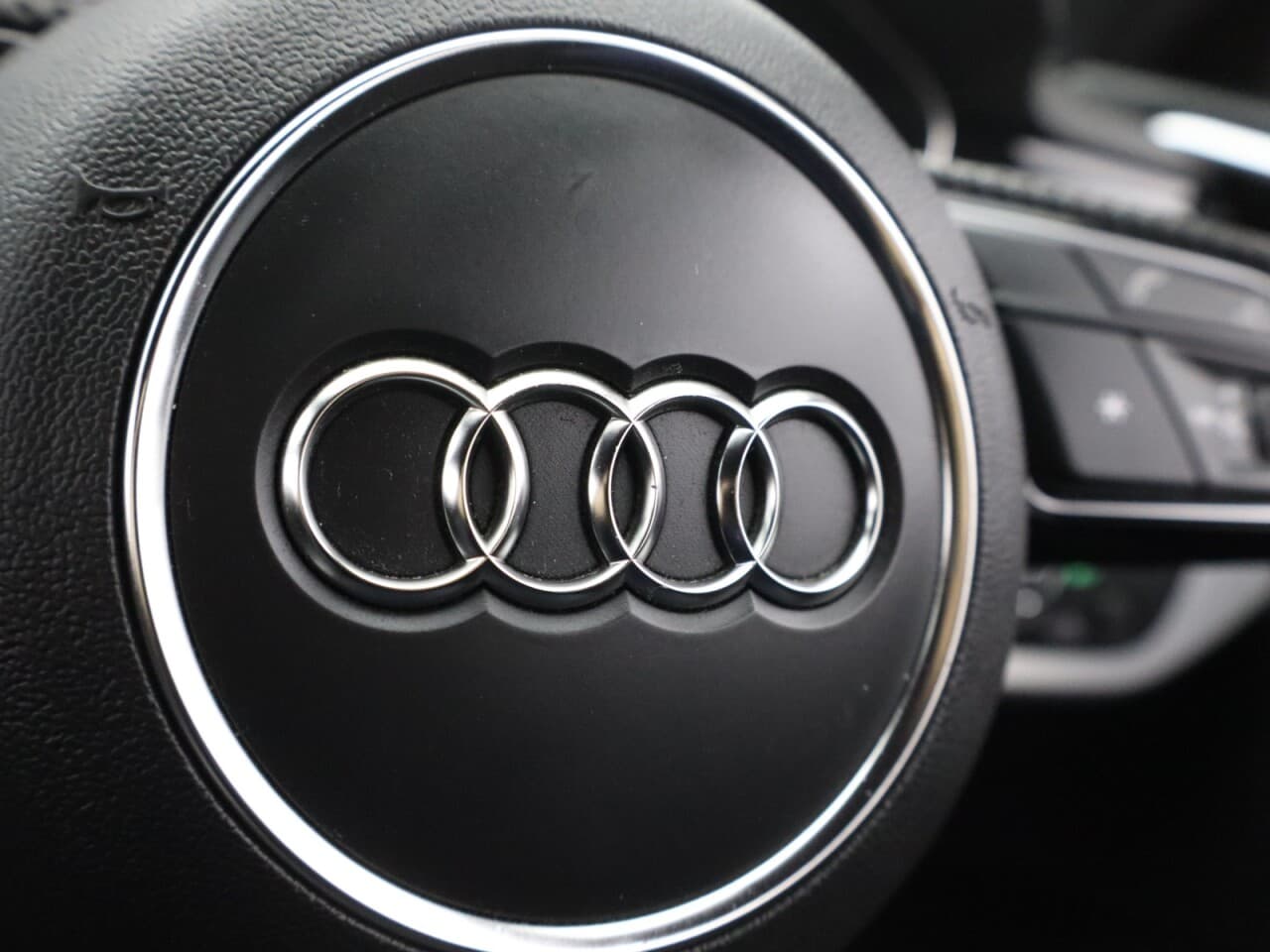 Audi A4 2.0 TDI 35 S line — image 20