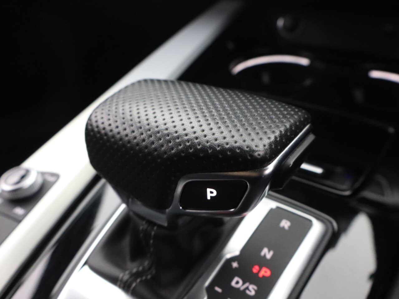 Audi A4 2.0 TDI 35 S line — image 24