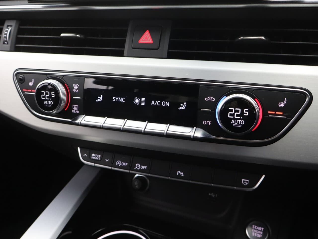 Audi A4 2.0 TDI 35 S line — image 29