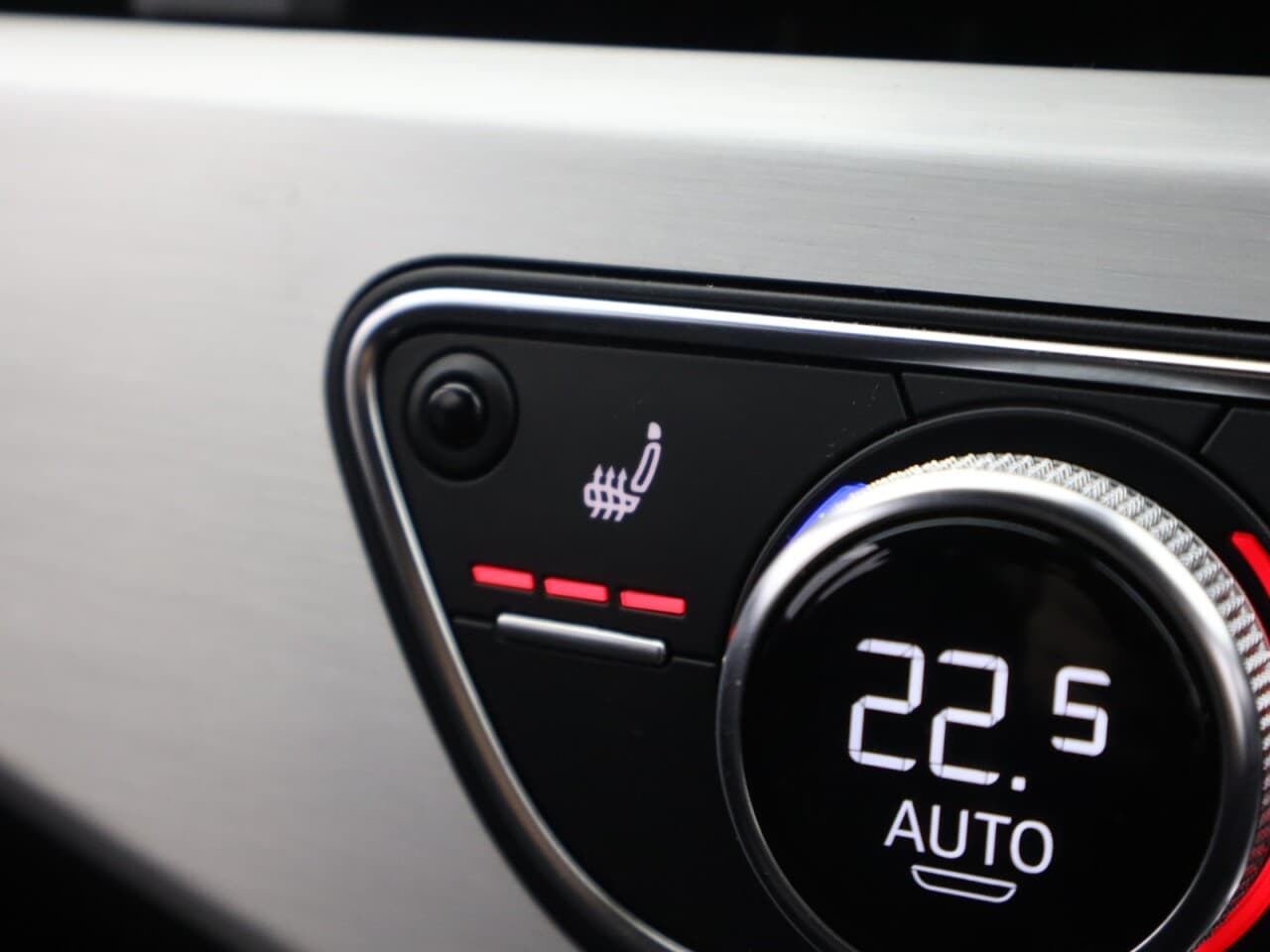 Audi A4 2.0 TDI 35 S line — image 30
