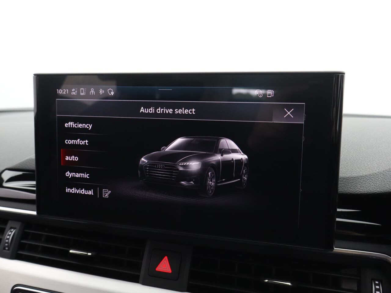 Audi A4 2.0 TDI 35 S line — image 33