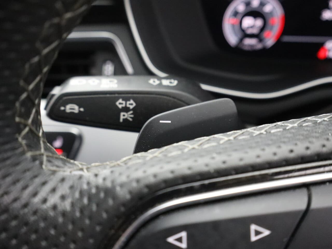 Audi A4 2.0 TDI 35 S line — image 39