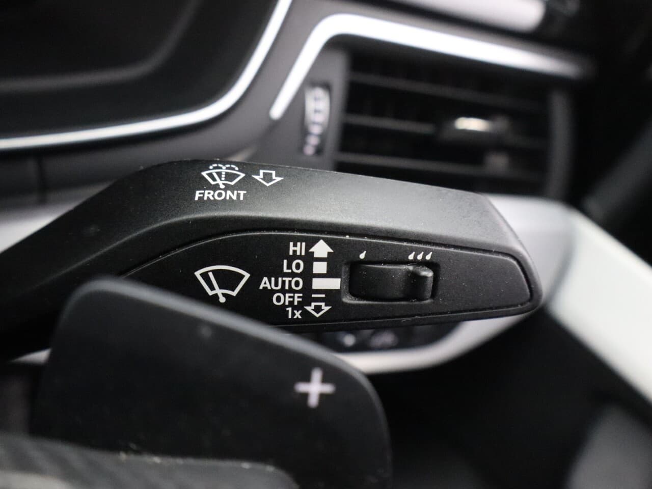 Audi A4 2.0 TDI 35 S line — image 42