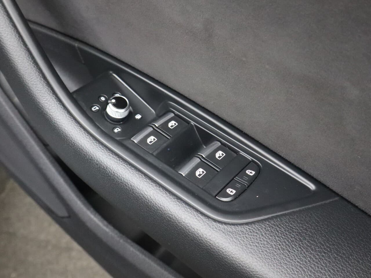 Audi A4 2.0 TDI 35 S line — image 51