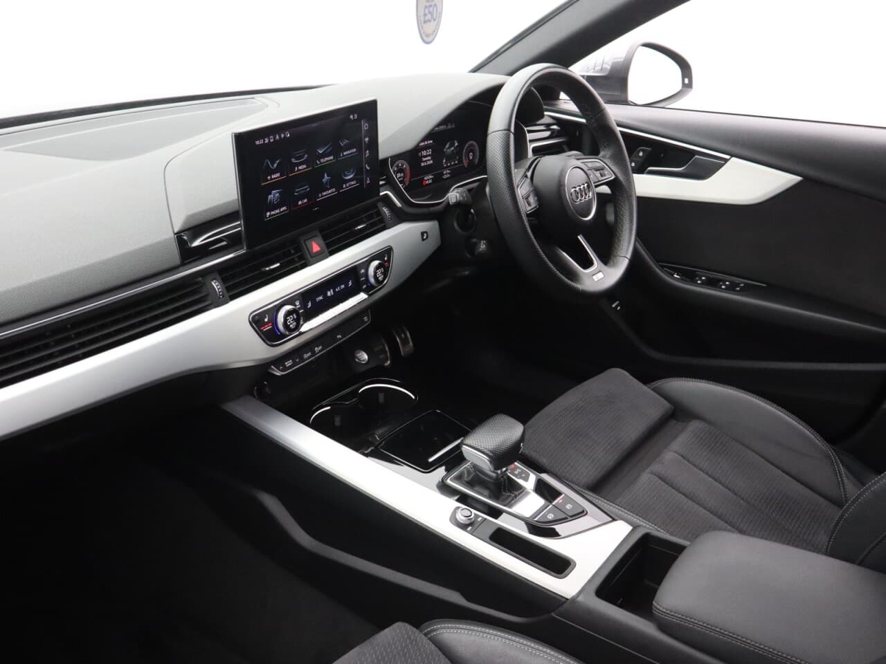 Audi A4 2.0 TDI 35 S line — image 43