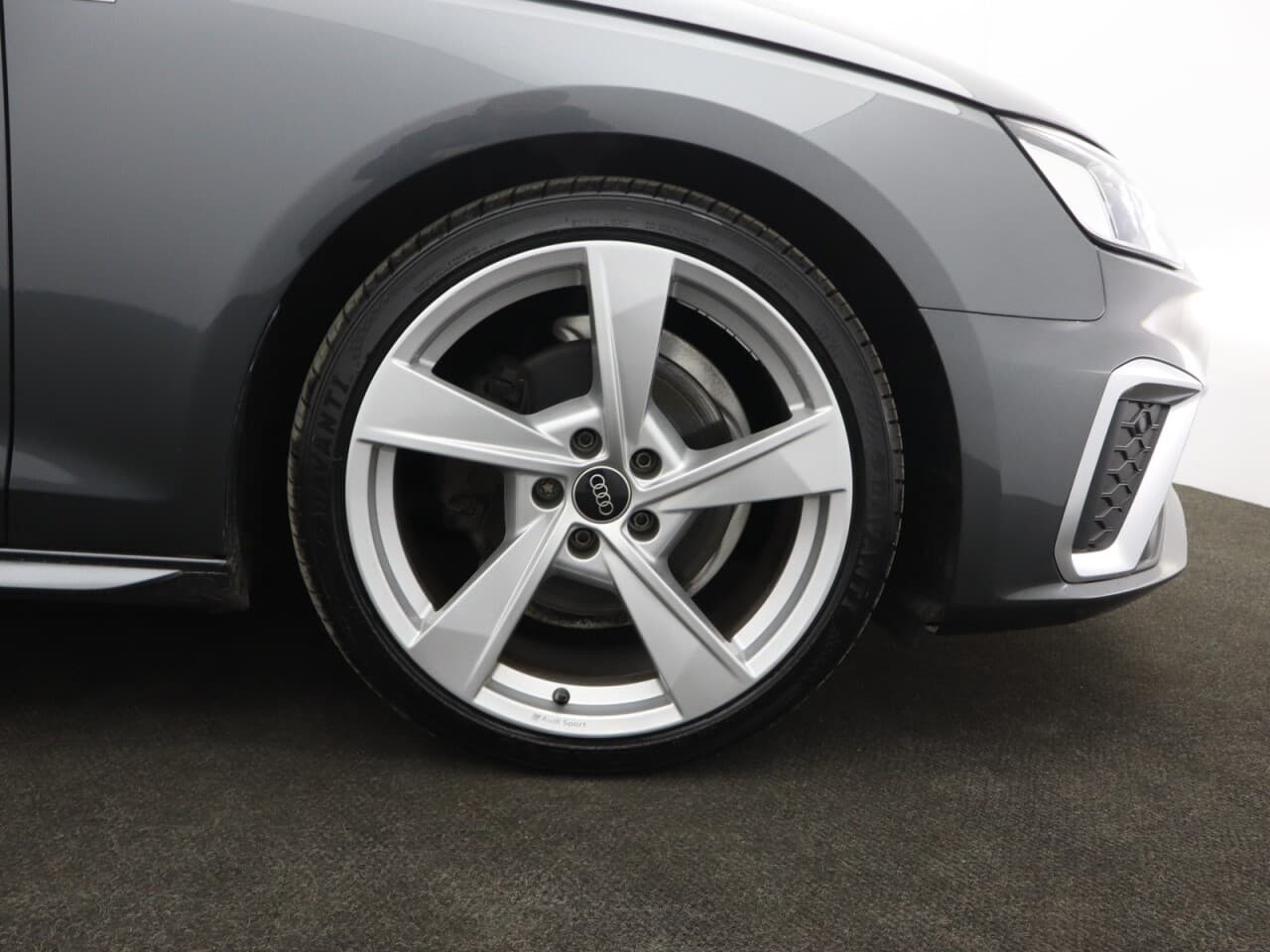 Audi A4 2.0 TDI 35 S line — image 55