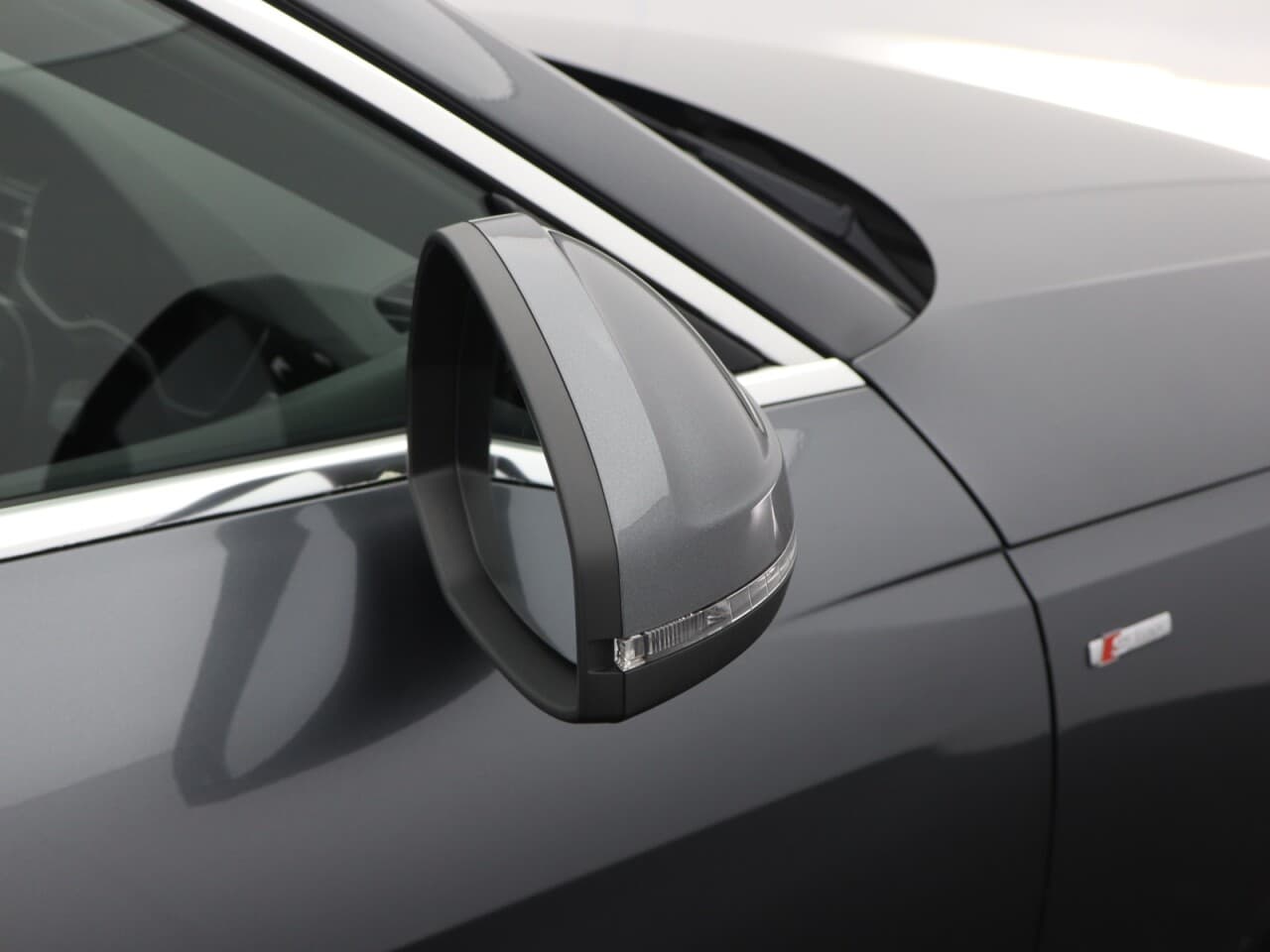 Audi A4 2.0 TDI 35 S line — image 57