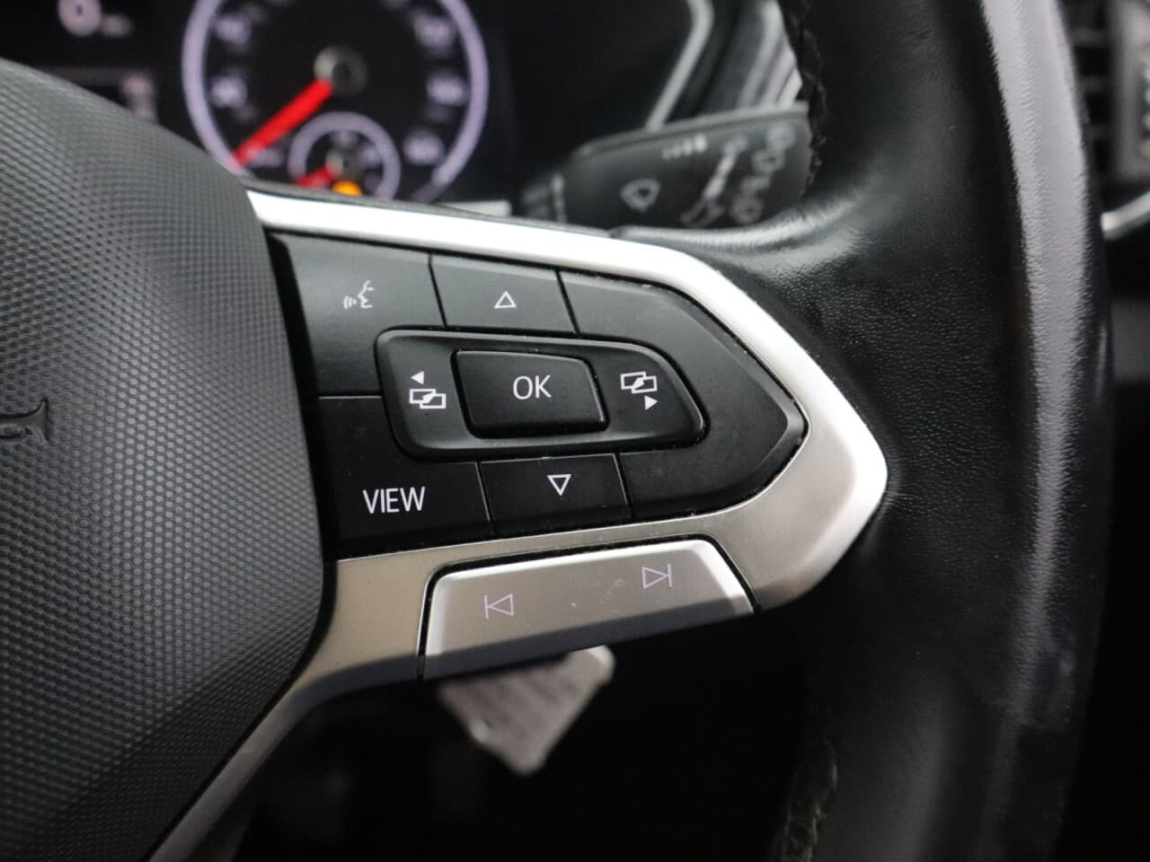 Volkswagen T-Cross 1.0 TSI SEL — image 18