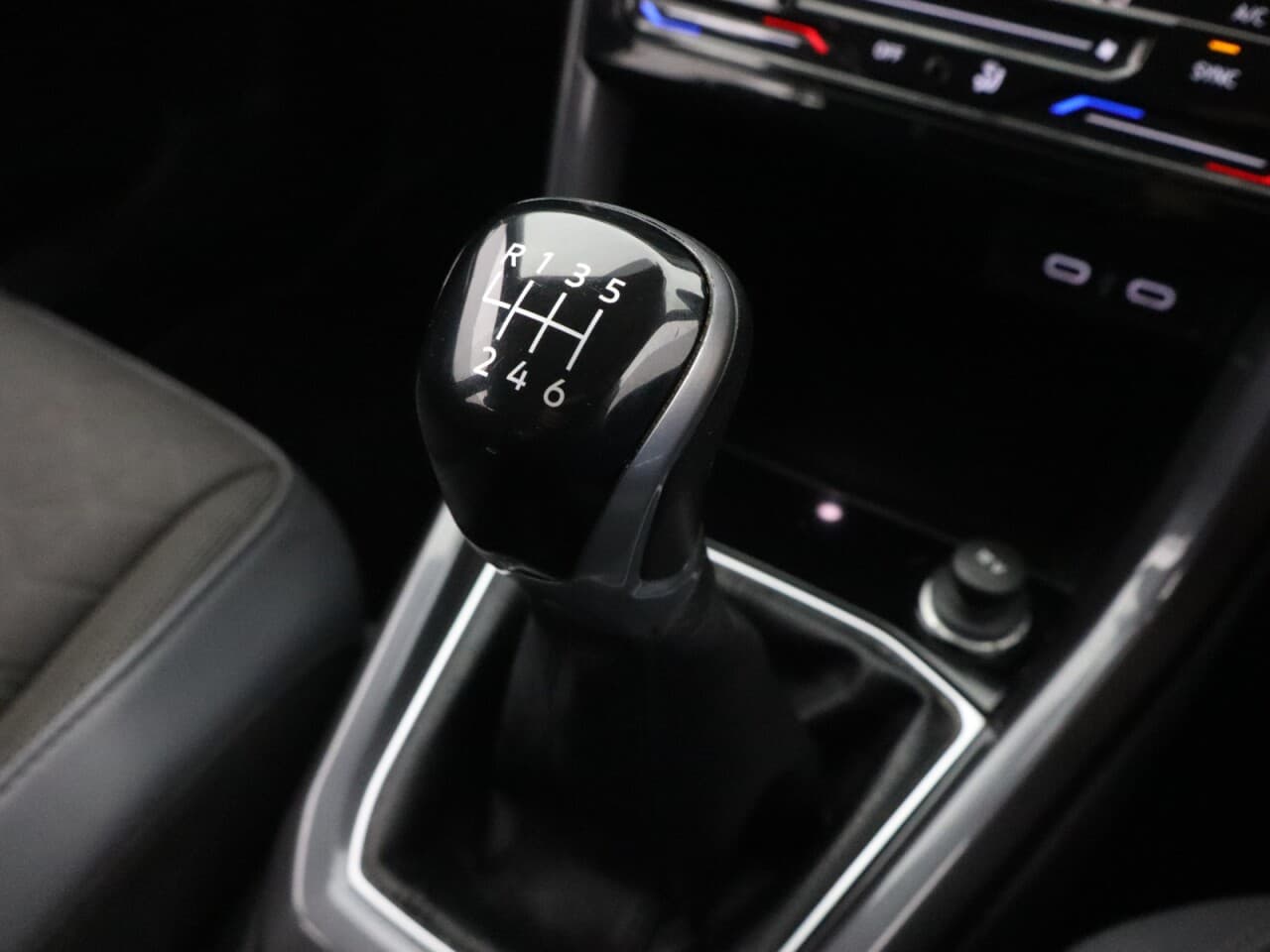 Volkswagen T-Cross 1.0 TSI SEL — image 24
