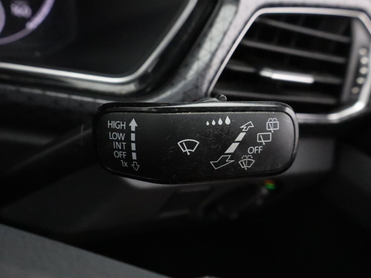 Volkswagen T-Cross 1.0 TSI SEL — image 38