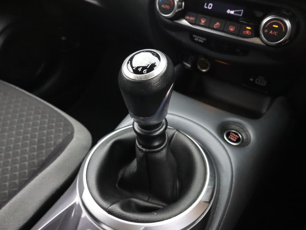 Nissan Juke 1.0 DIG-T N-Connecta — image 23