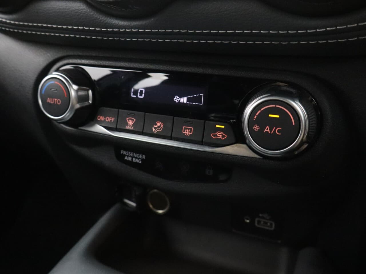 Nissan Juke 1.0 DIG-T N-Connecta — image 30