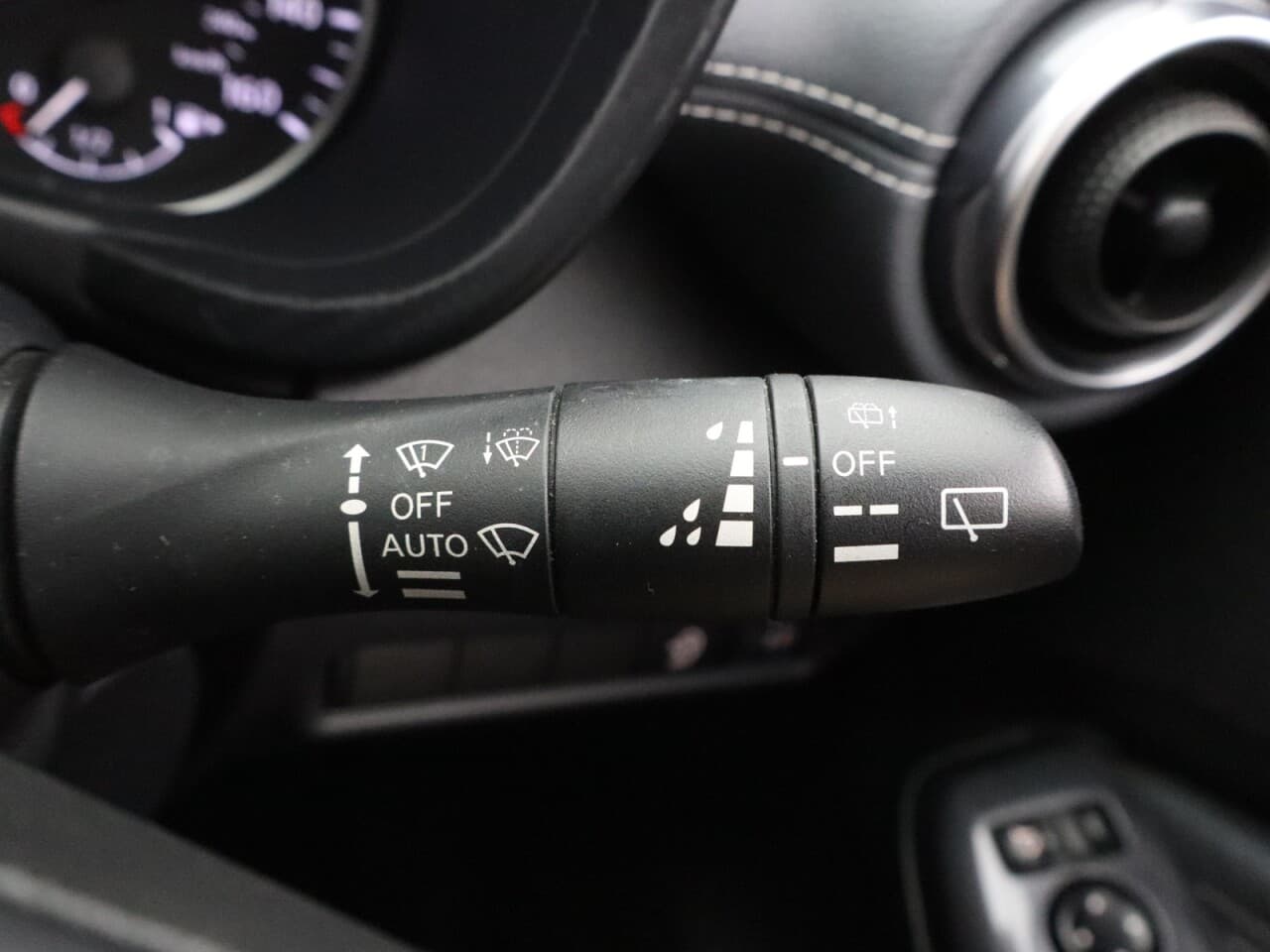 Nissan Juke 1.0 DIG-T N-Connecta — image 36