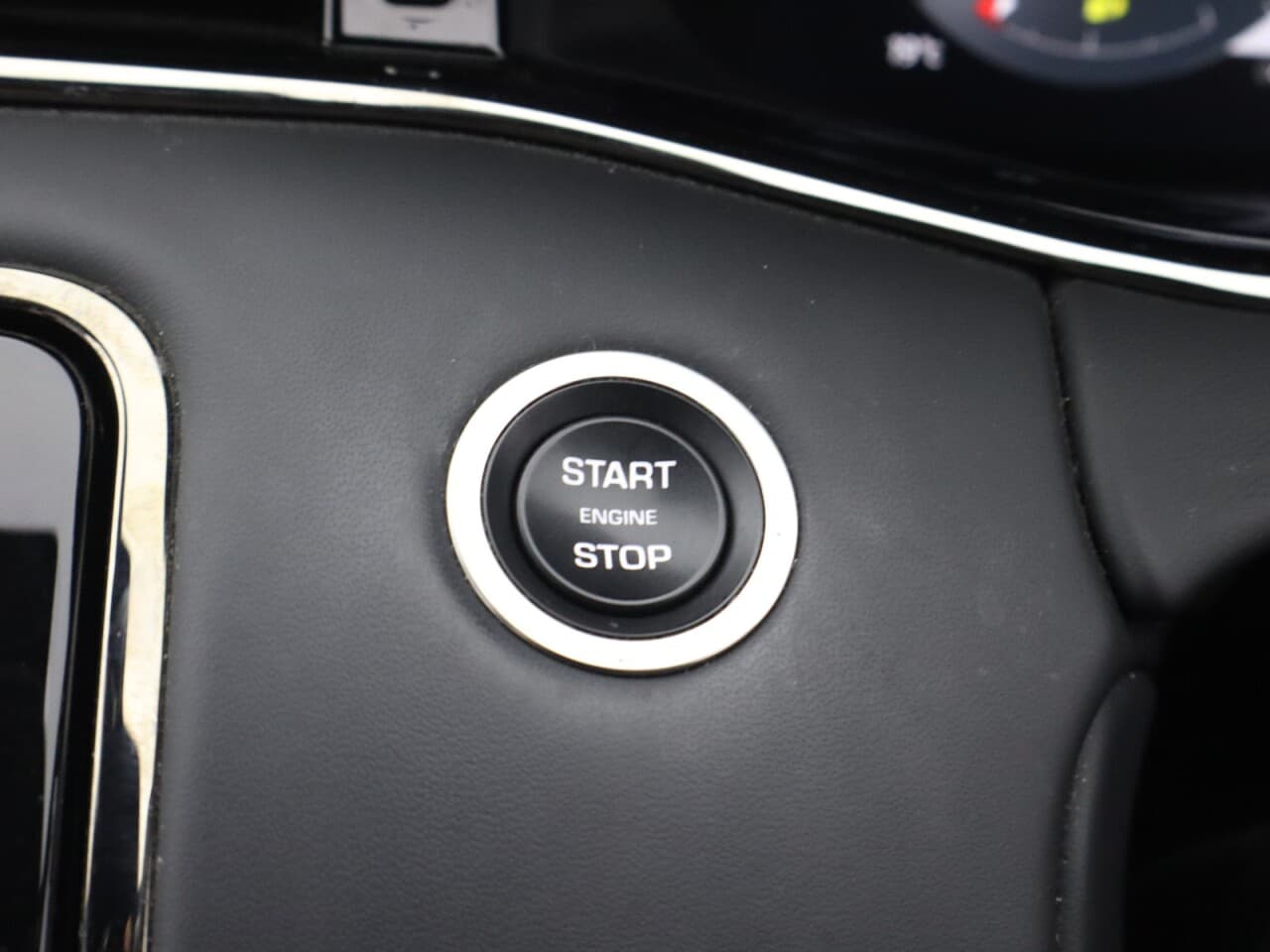 Land Rover Range Rover Evoque 1.5 P300e 12.2kWh Autobiography — image 35