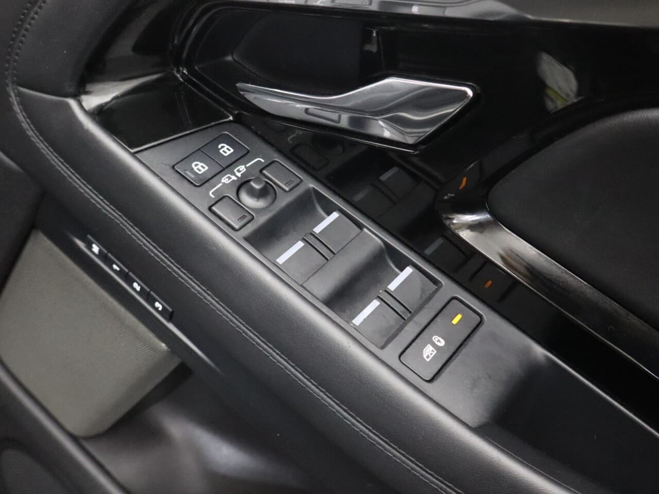 Land Rover Range Rover Evoque 1.5 P300e 12.2kWh Autobiography — image 52
