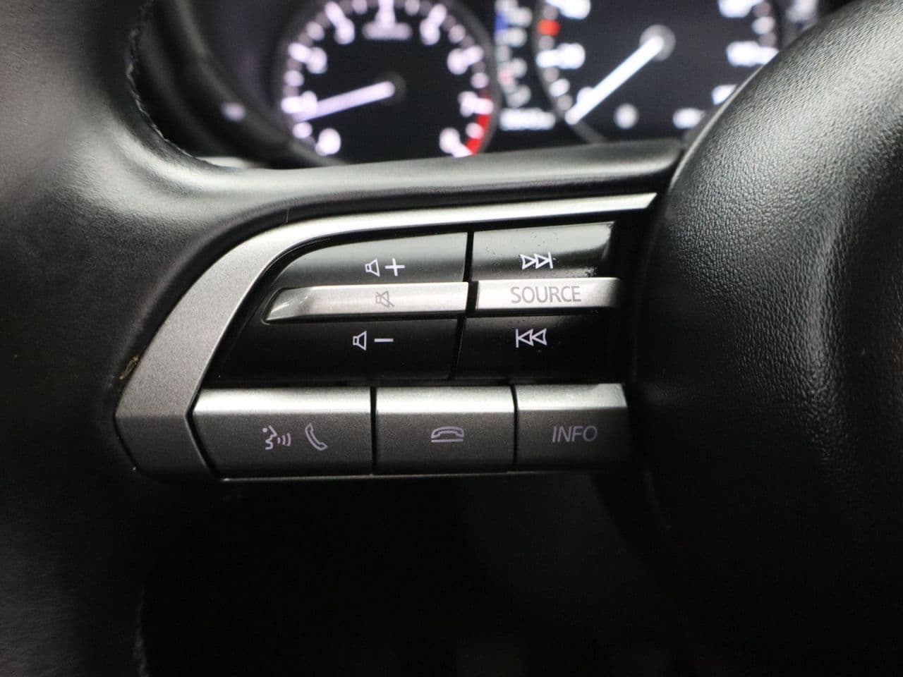 Mazda CX-30 2.0 e-SKYACTIV G MHEV SE-L — image 17