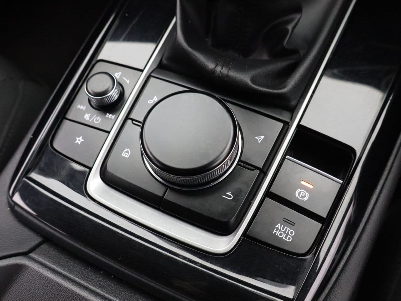 Mazda CX-30 2.0 e-SKYACTIV G MHEV SE-L — image 26