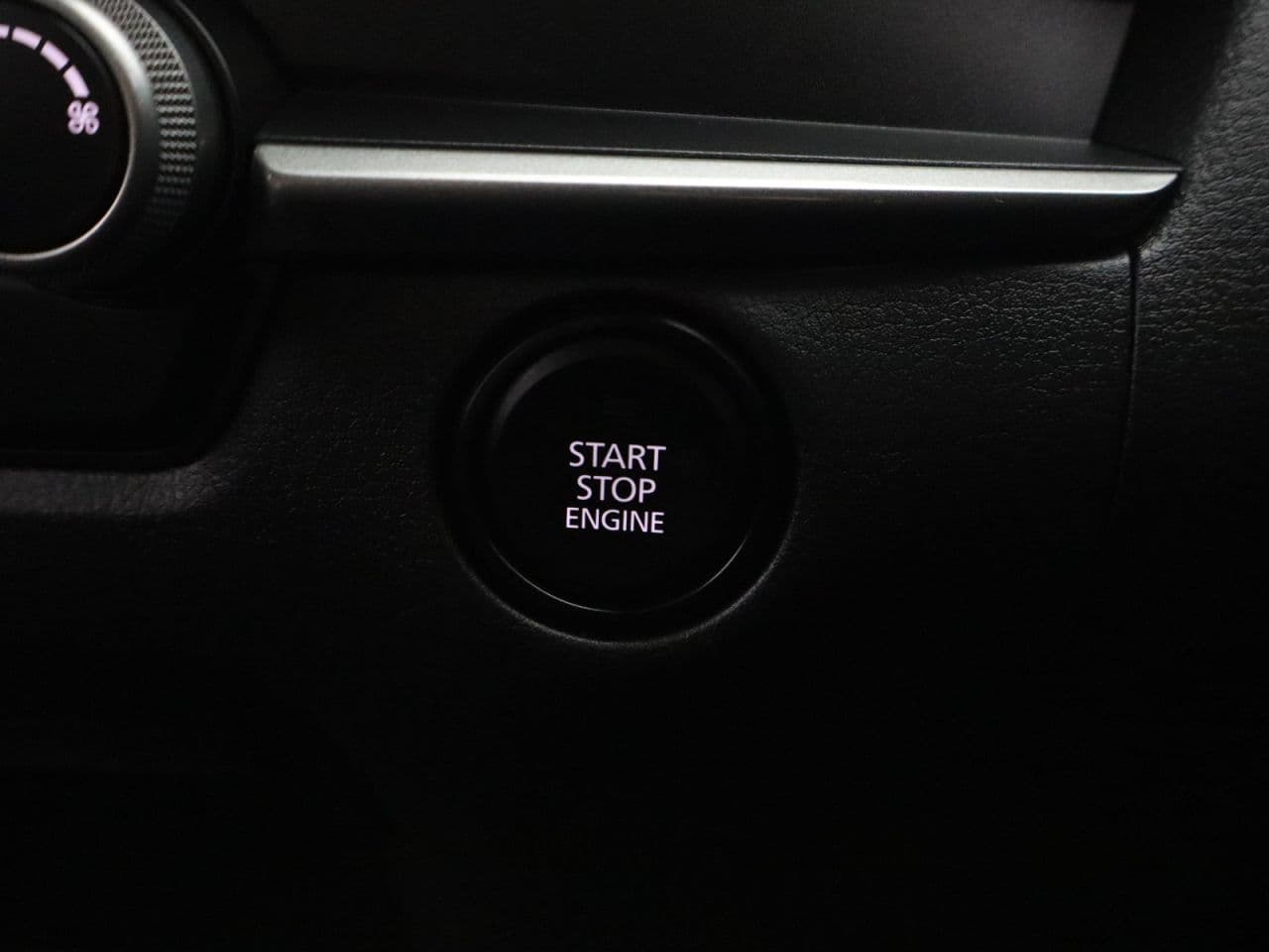 Mazda CX-30 2.0 e-SKYACTIV G MHEV SE-L — image 28